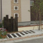 枕木門袖と園路アフター