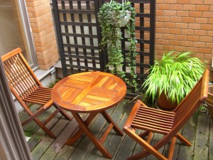 ガーデンファニチャーと黒竹のアジアンガーデン