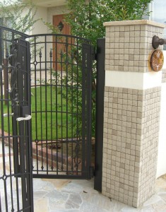 門柱と門扉