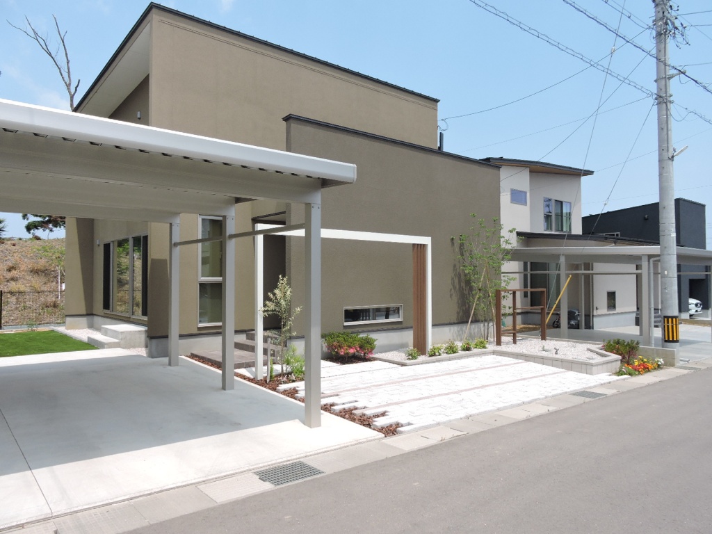 モダン住宅にフレームで北欧風のおしゃれ空間に 富山県射水市 富山県 エクステリア 外構 庭工房sekitoh
