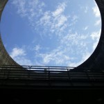 円形に切り取られた空