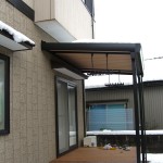 折板テラスと木樹脂デッキ