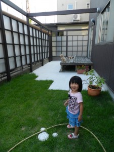 子供と芝生