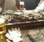 焼かれるカキ